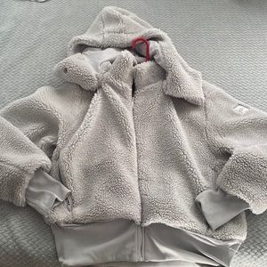Alo yoga Sherpa jacket- light grey